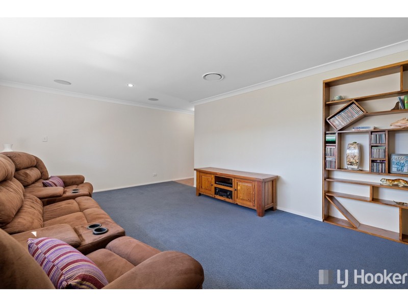 2 Kalmia Drive, Redland Bay QLD 4165