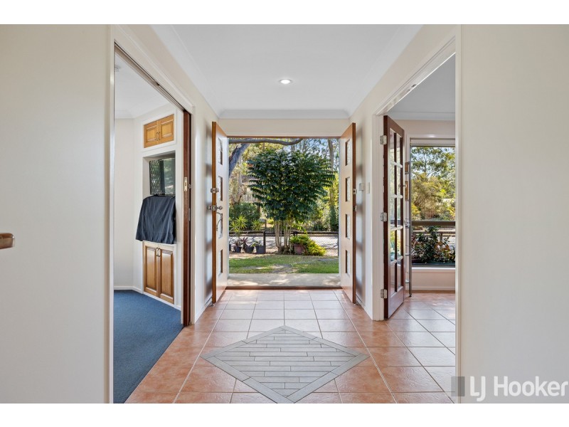 2 Kalmia Drive, Redland Bay QLD 4165