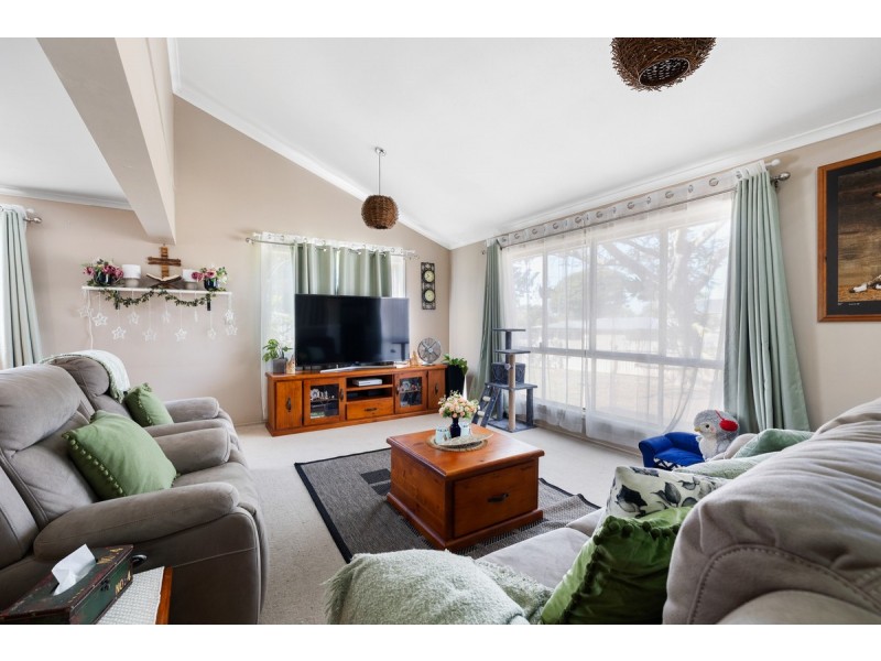 19 Peel Street, Redland Bay QLD 4165