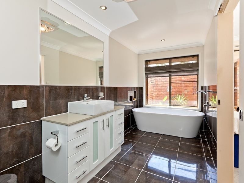 5 Courageous Court, Cleveland QLD 4163