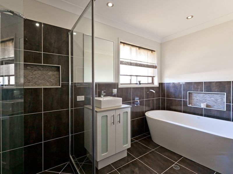 5 Courageous Court, Cleveland QLD 4163