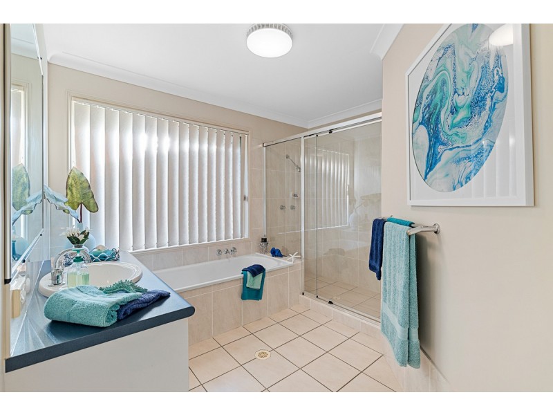 4 Cedarview Place, Wellington Point QLD 4160