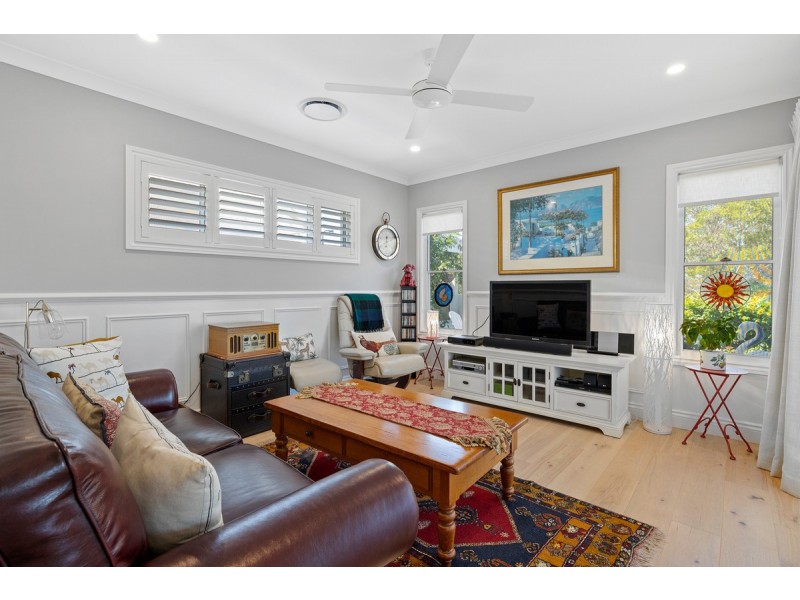 1 Jake Circuit, Redland Bay QLD 4165