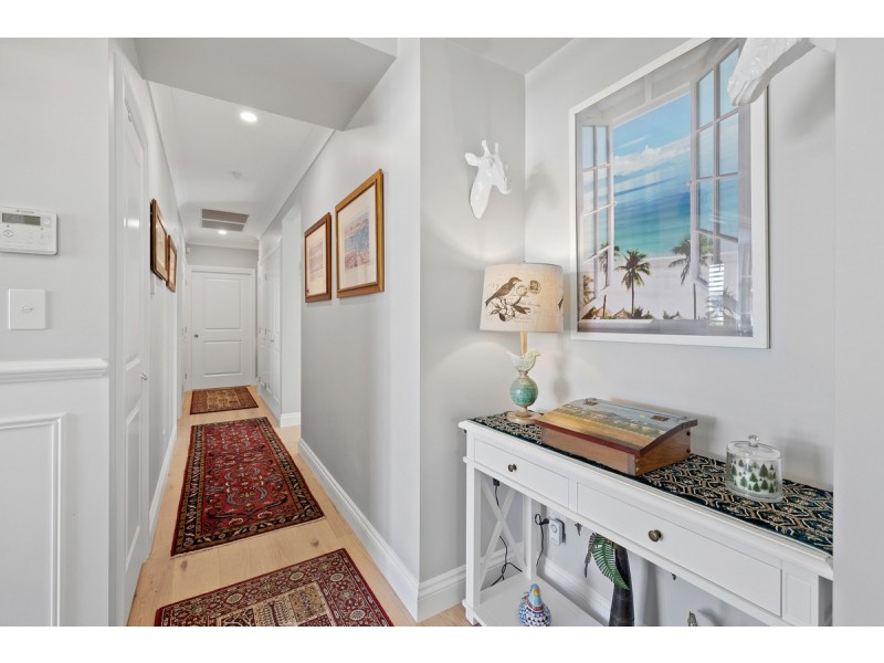 1 Jake Circuit, Redland Bay QLD 4165