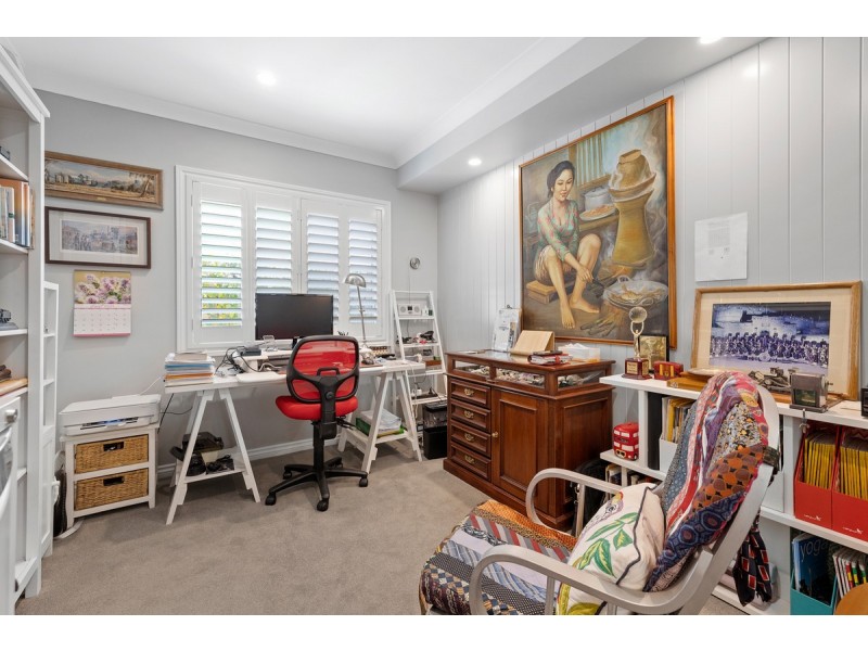 1 Jake Circuit, Redland Bay QLD 4165