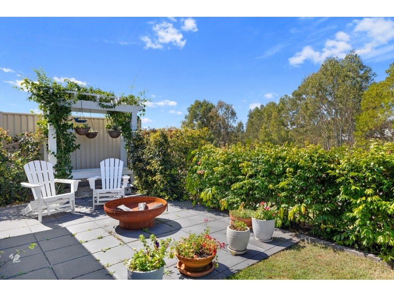 1 Jake Circuit, Redland Bay QLD 4165