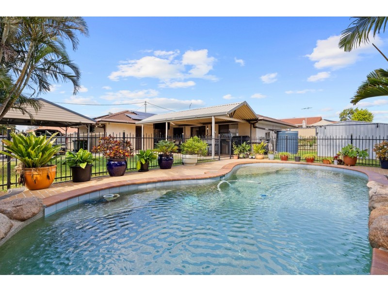 1 Petaluma Court, Victoria Point QLD 4165