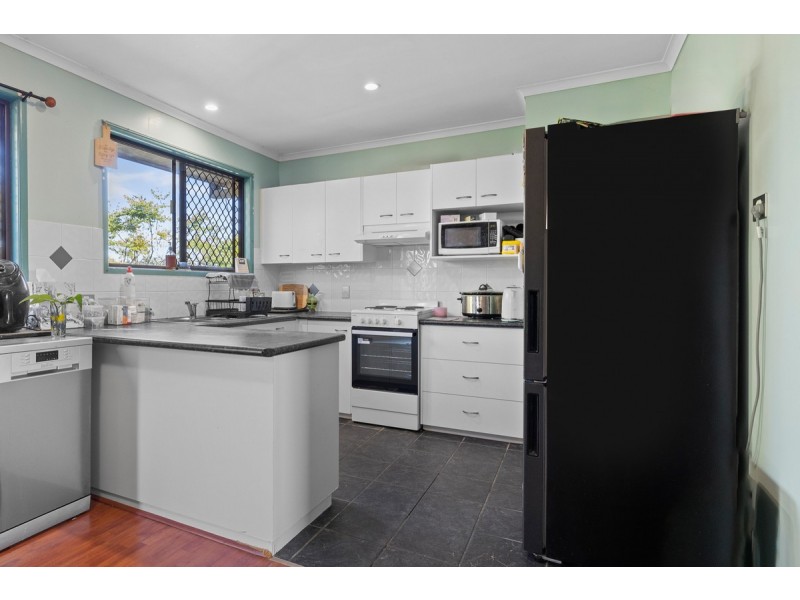 11 Sunbury Street, Birkdale QLD 4159