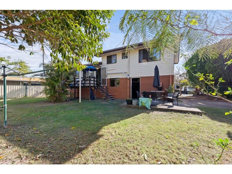 11 Sunbury Street, Birkdale QLD 4159