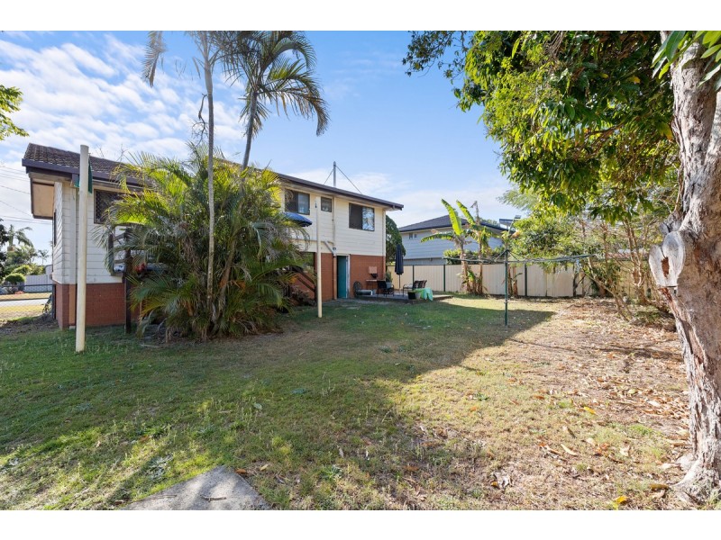 11 Sunbury Street, Birkdale QLD 4159