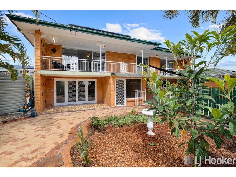 8 Danina Street, Mansfield QLD 4122