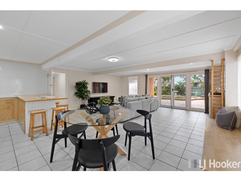 8 Danina Street, Mansfield QLD 4122