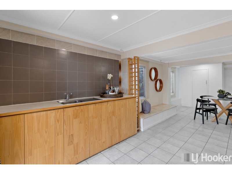 8 Danina Street, Mansfield QLD 4122