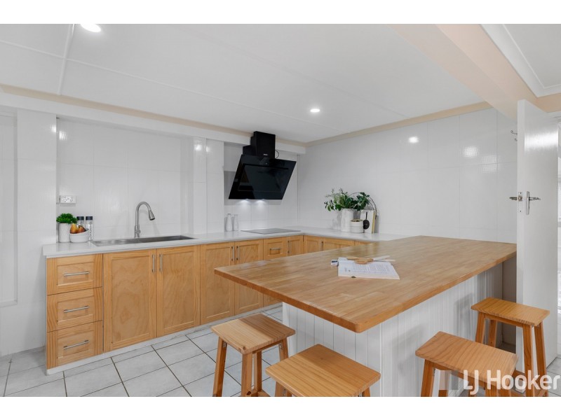 8 Danina Street, Mansfield QLD 4122