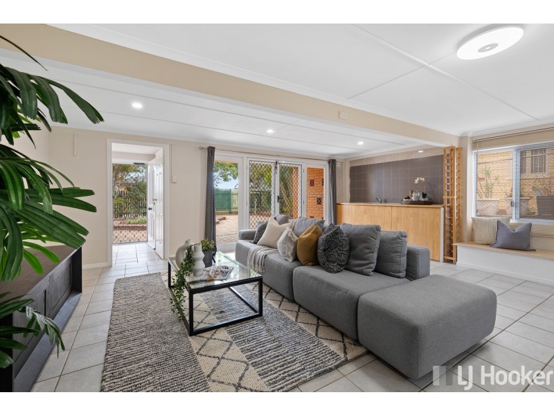 8 Danina Street, Mansfield QLD 4122