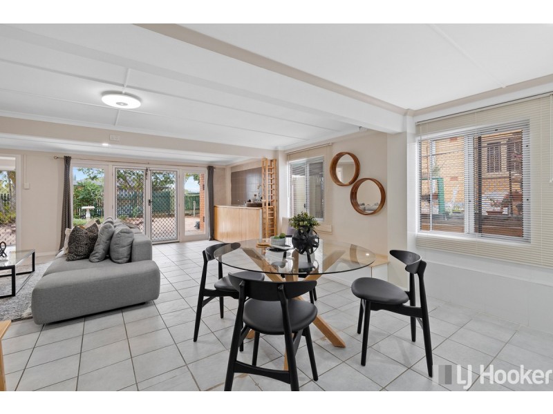 8 Danina Street, Mansfield QLD 4122