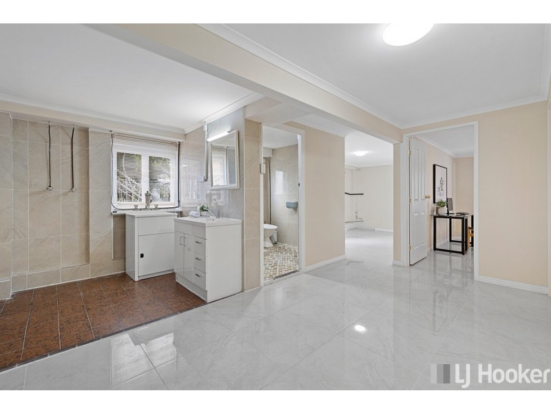 8 Danina Street, Mansfield QLD 4122