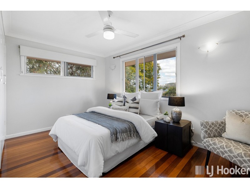 8 Danina Street, Mansfield QLD 4122