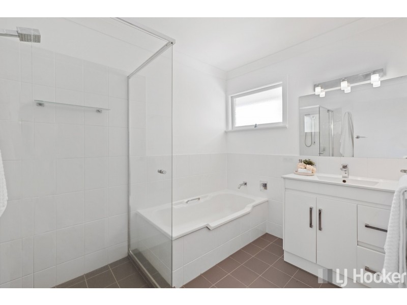 8 Danina Street, Mansfield QLD 4122