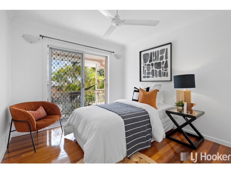 8 Danina Street, Mansfield QLD 4122