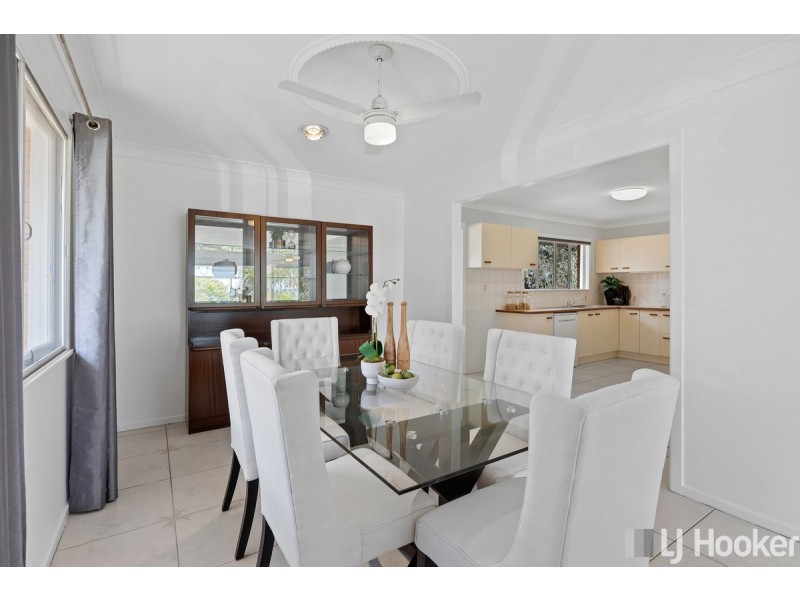 8 Danina Street, Mansfield QLD 4122