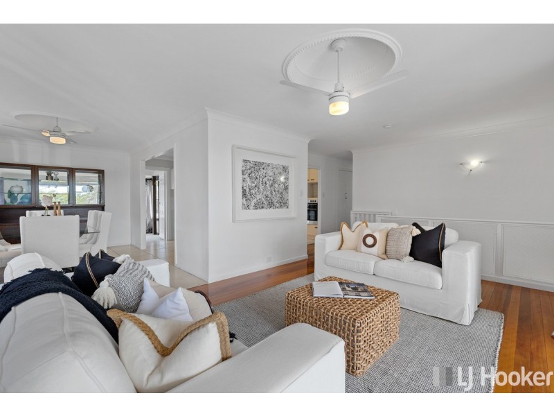 8 Danina Street, Mansfield QLD 4122