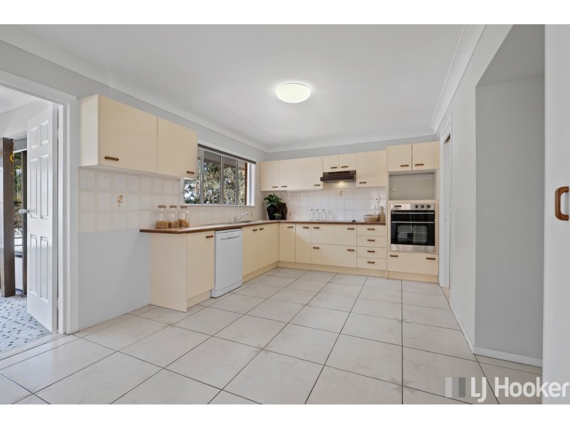 8 Danina Street, Mansfield QLD 4122