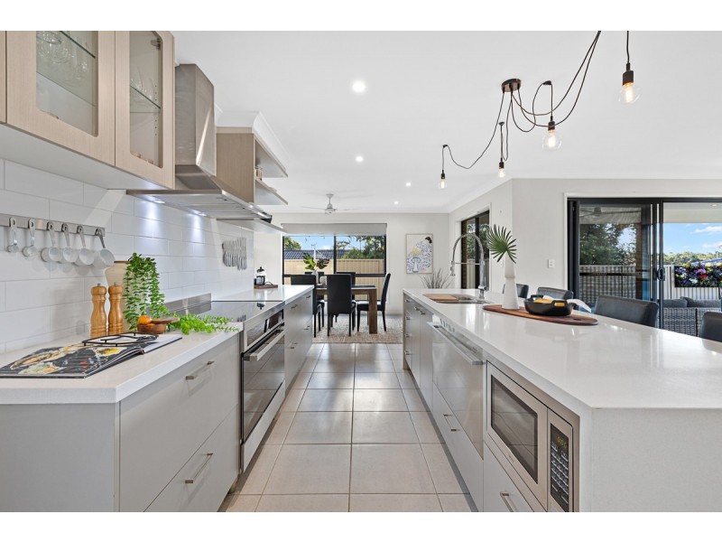 48 Bailey Road, Birkdale QLD 4159