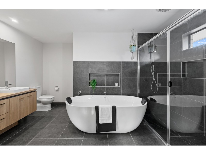 48 Bailey Road, Birkdale QLD 4159