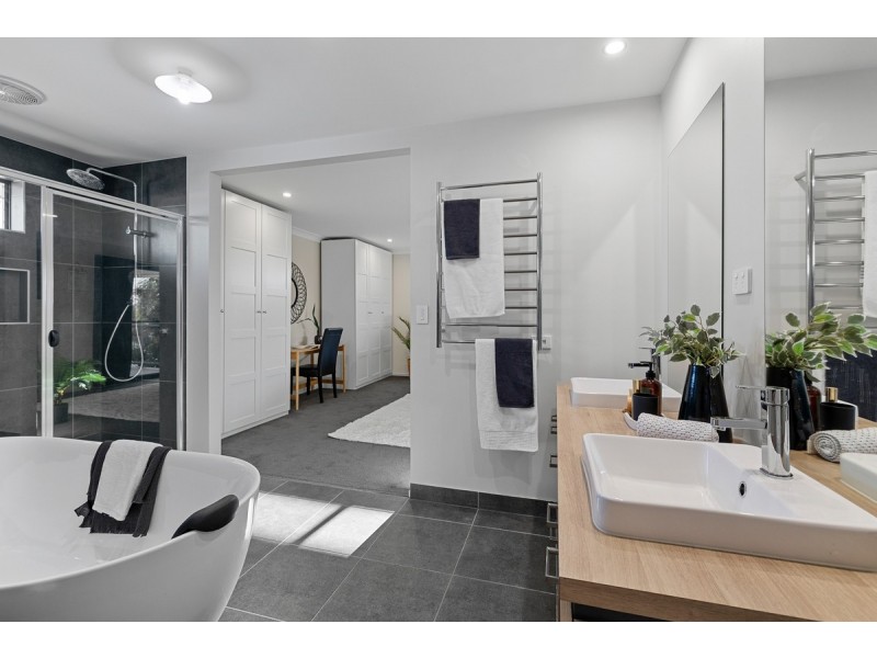 48 Bailey Road, Birkdale QLD 4159