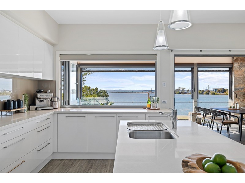 379 Esplanade, Manly QLD 4179