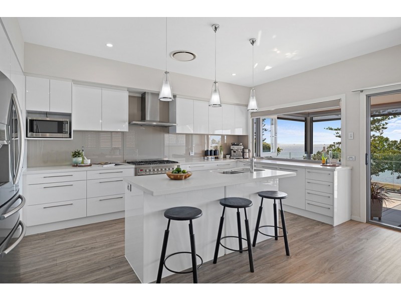 379 Esplanade, Manly QLD 4179