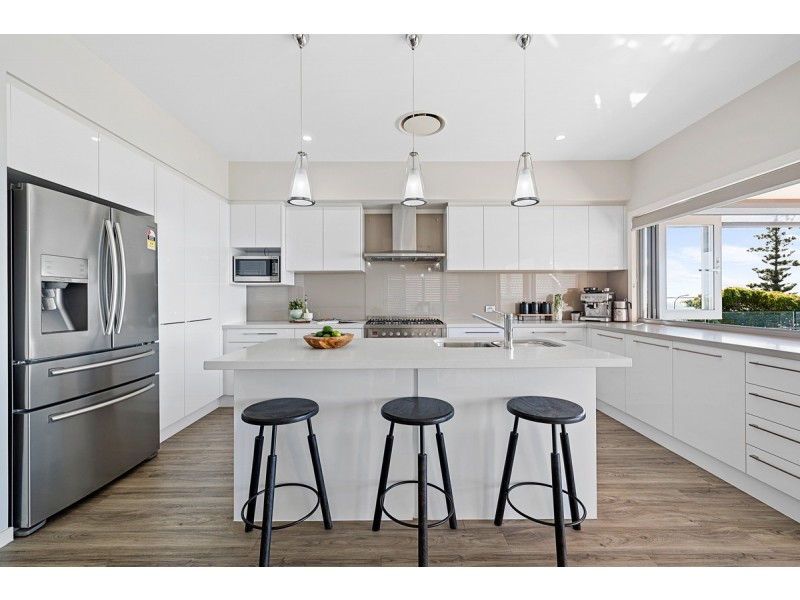 379 Esplanade, Manly QLD 4179