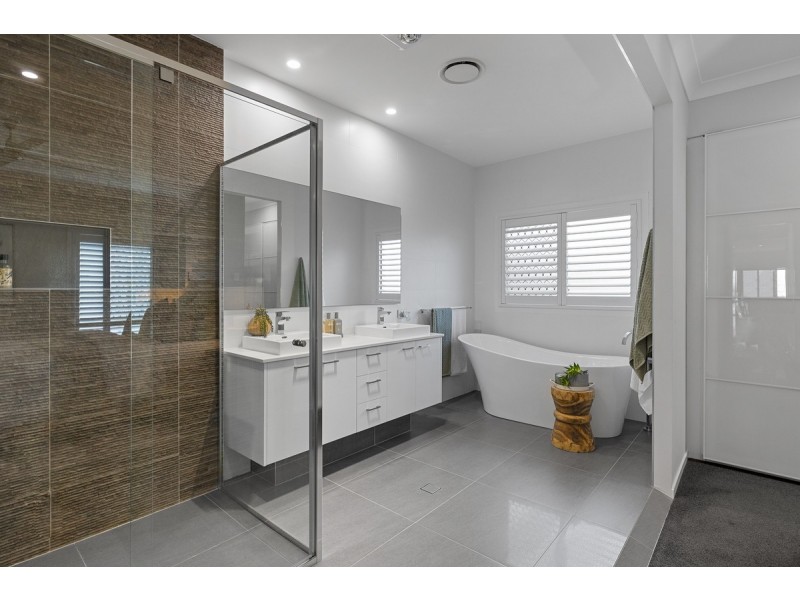379 Esplanade, Manly QLD 4179