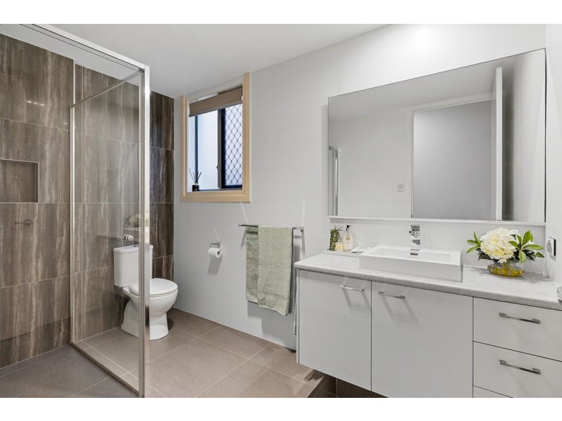 379 Esplanade, Manly QLD 4179