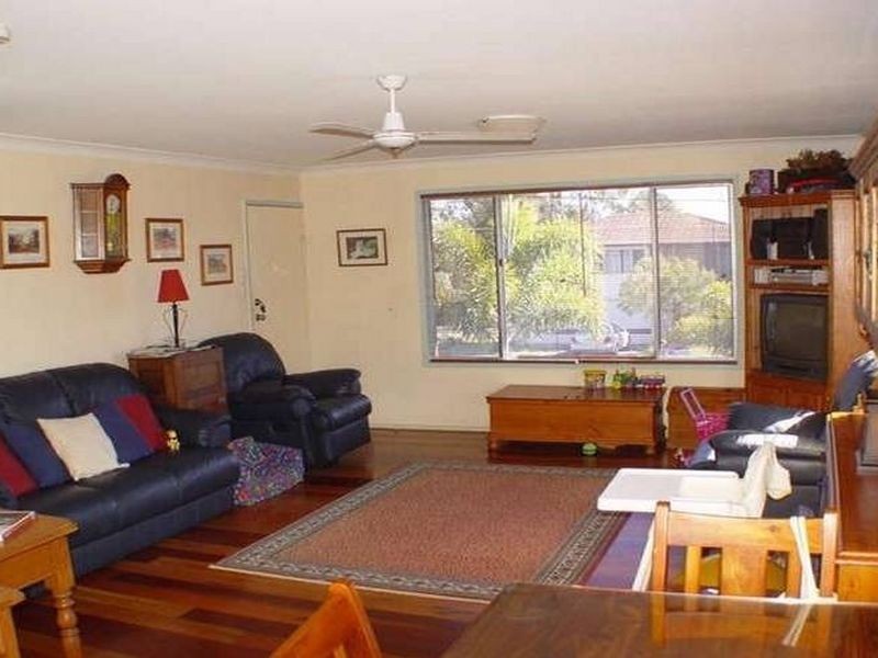 4 St Andrews Avenue, Birkdale QLD 4159