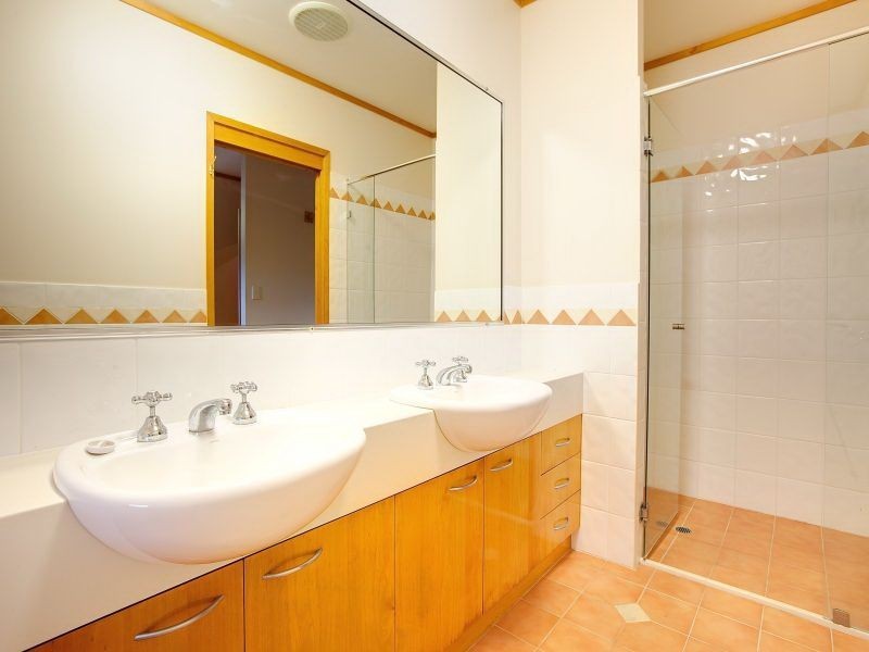 42 Raby Esplanade, Ormiston QLD 4160