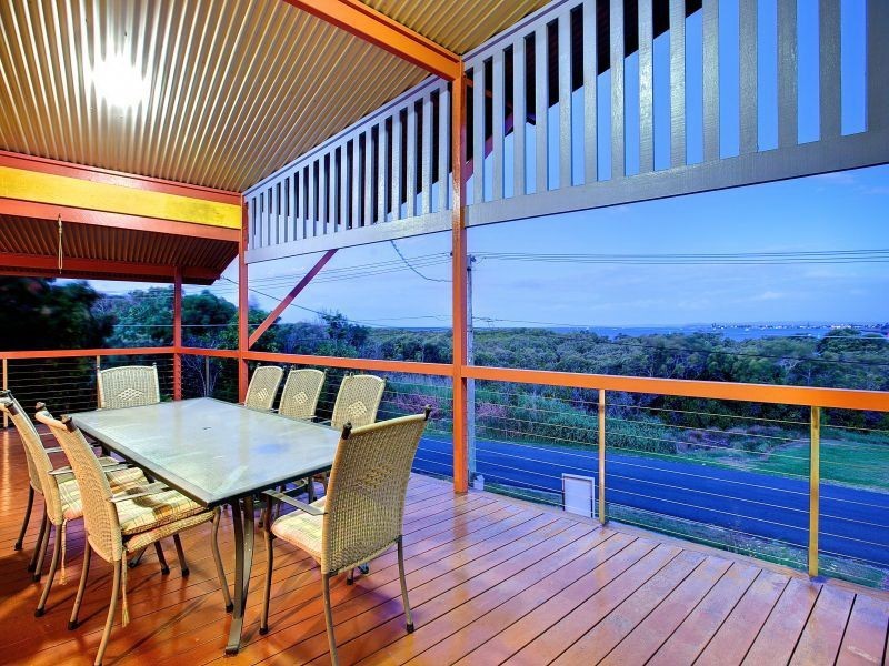 42 Raby Esplanade, Ormiston QLD 4160