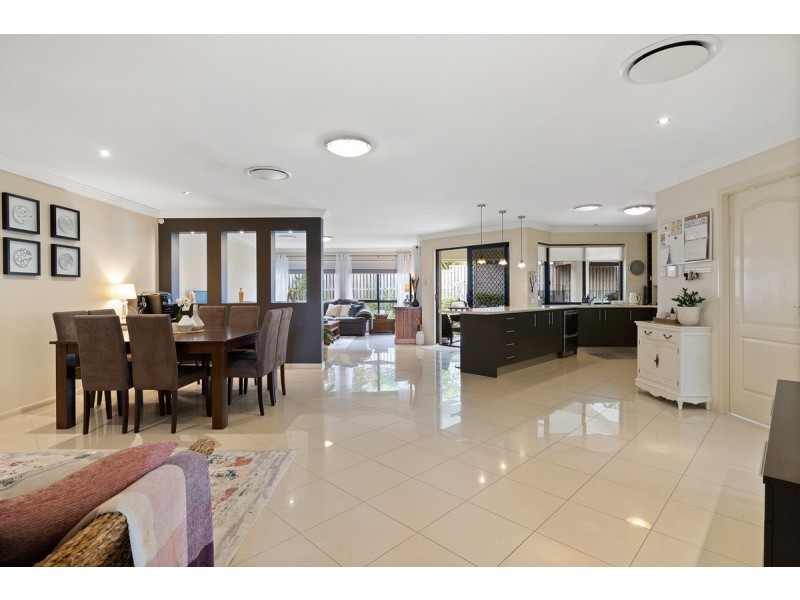 8 Cypress Street, Heathwood QLD 4110