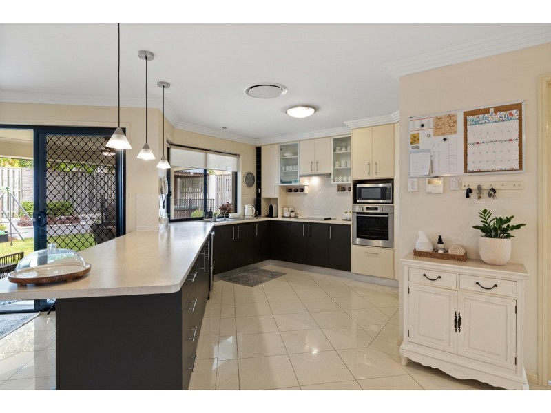 8 Cypress Street, Heathwood QLD 4110