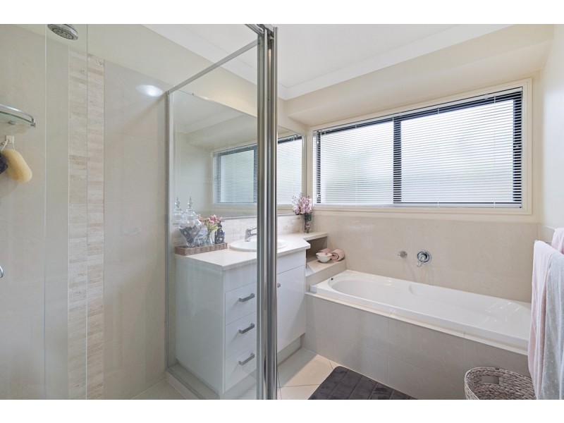 8 Cypress Street, Heathwood QLD 4110