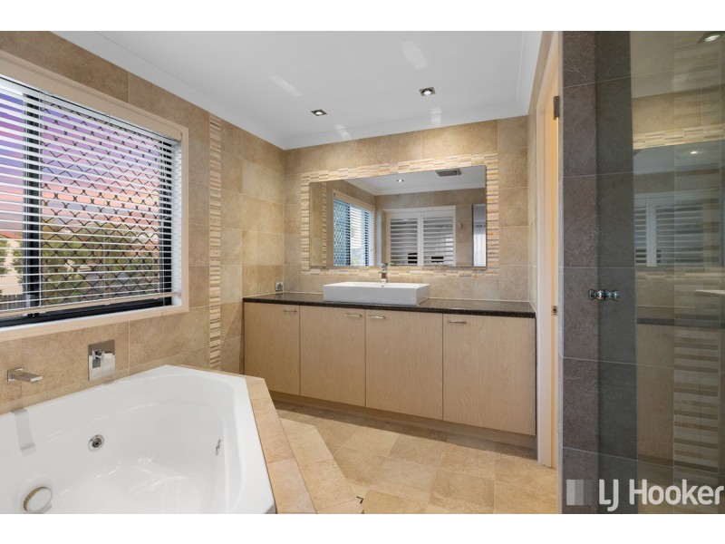 8 Eucalypt Place, Ormiston QLD 4160