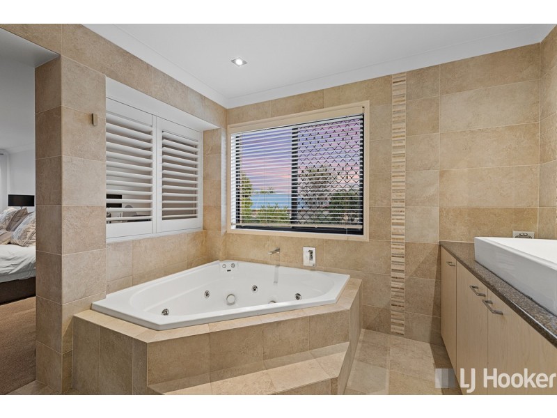 8 Eucalypt Place, Ormiston QLD 4160