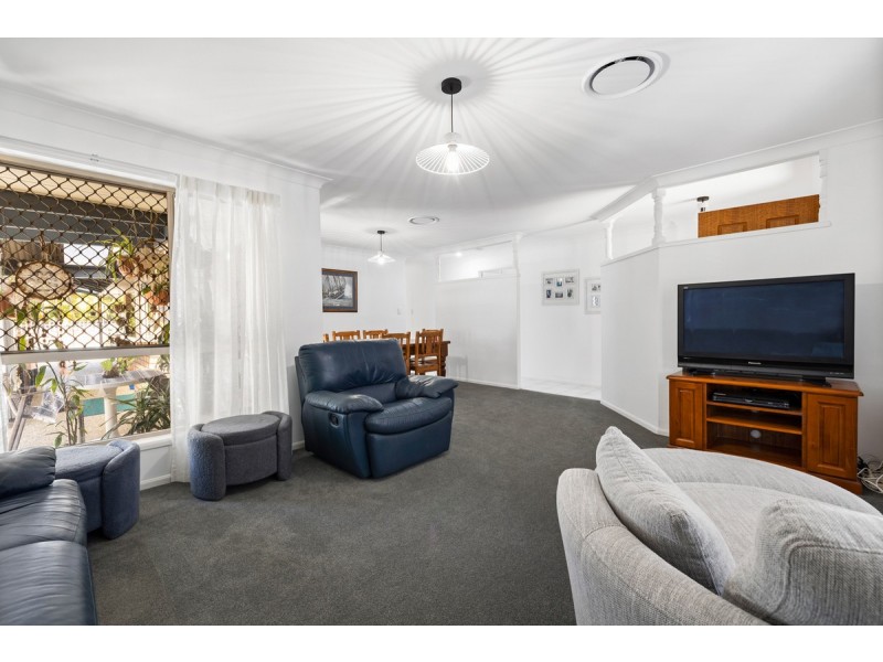 16 Lauren Court, Birkdale QLD 4159