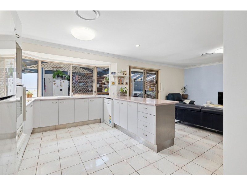 16 Lauren Court, Birkdale QLD 4159