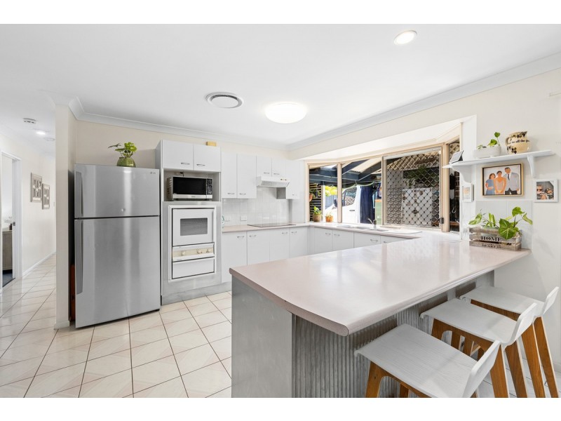 16 Lauren Court, Birkdale QLD 4159