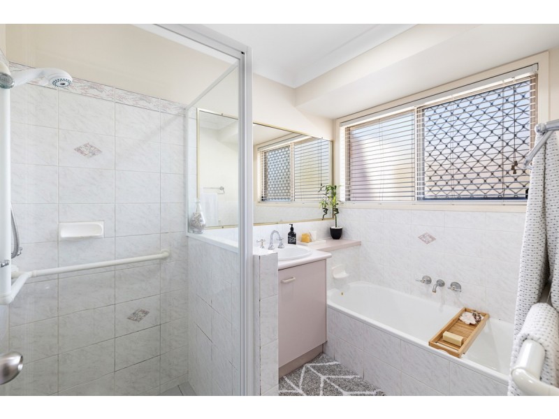 16 Lauren Court, Birkdale QLD 4159