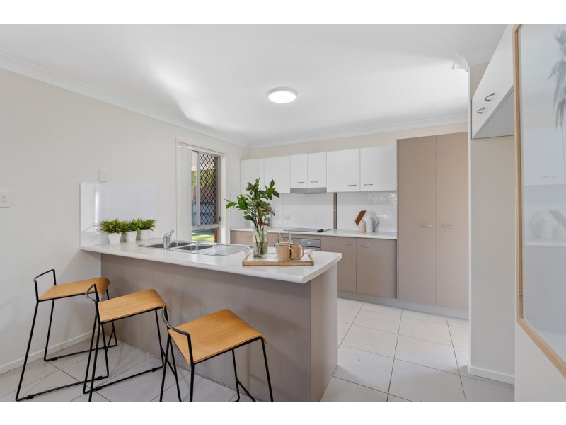 10 Green Place, Redland Bay QLD 4165