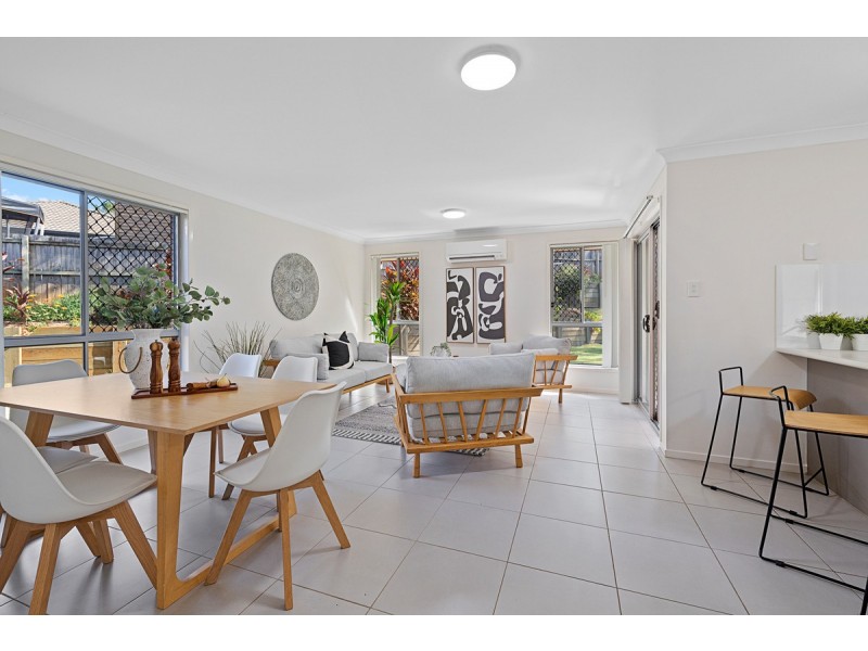 10 Green Place, Redland Bay QLD 4165
