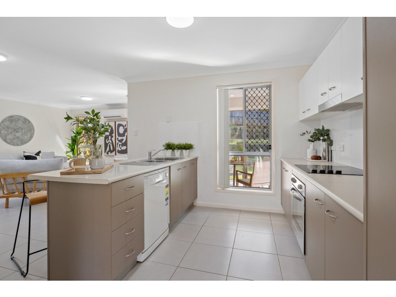 10 Green Place, Redland Bay QLD 4165